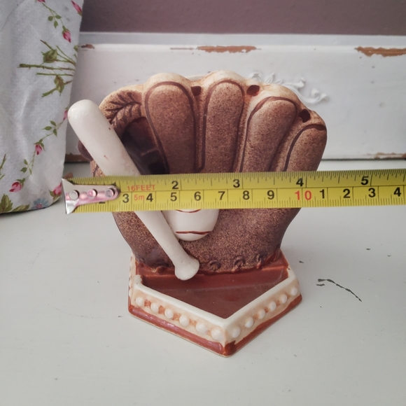 Baseball Glove Planter - Picture 6 of 7